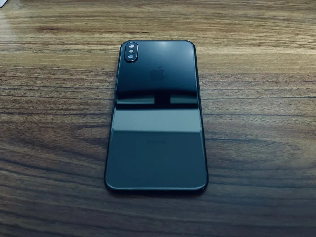 图片[4]-iPhone 13或配备屏下指纹丨亮黑色iPhone X原型机曝光-抖有网